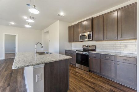 New construction Single-Family house 112 Jay St, Hillsboro, TX 76645 - image 6