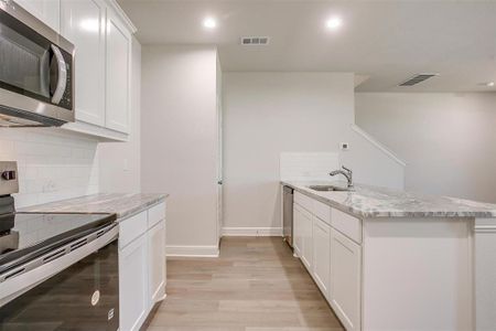 New construction Townhouse house 6815 Robert Reed Dr, Arlington, TX 76001 - image 11