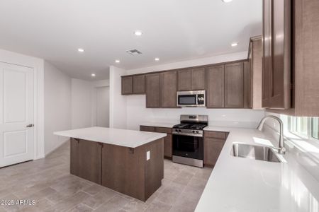 New construction Single-Family house 13231 W Ranch Gate Rd, Peoria, AZ 85383 plan Lot 153 - Plan 3513 - image 15