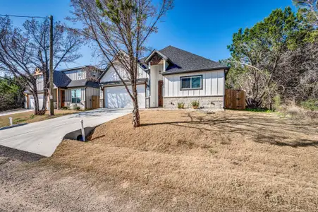 New construction Single-Family house 5858 Black Pine Cir, Granbury, TX 76048 - image