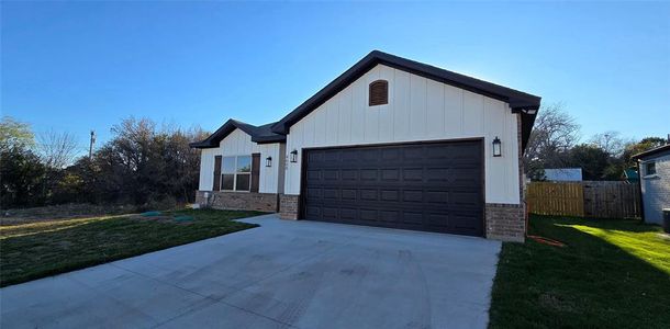 New construction Single-Family house 4608 Eagle Nest Ct, Granbury, TX 76048 - image