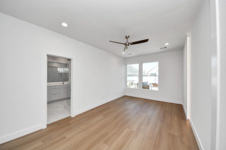 New construction Single-Family house 2210 Diagonal Ln, Houston, TX 77051 - image 14