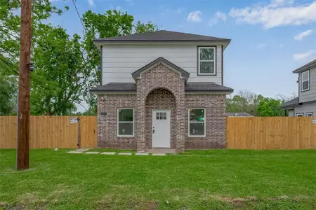 New construction Single-Family house 9005 Hilda St, Houston, TX 77033 - image