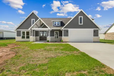 New construction Single-Family house 850 Longhorn Trl, Angleton, TX 77515 - image