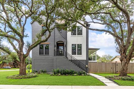 New construction Single-Family house 9410 Braesheather Court, Houston, TX 77096 - photo 0