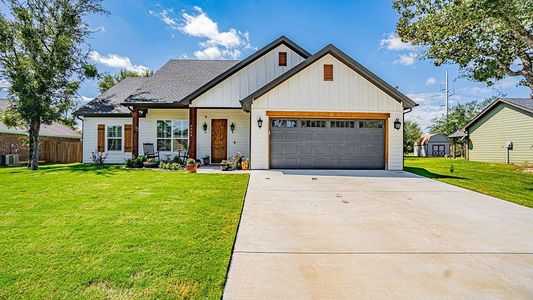 New construction Single-Family house 4908 Moss Rock Trail, Granbury, TX 76048 - photo 0