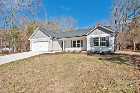 New construction Single-Family house 872 Roxboro Dr, Mount Gilead, NC 28025 - image