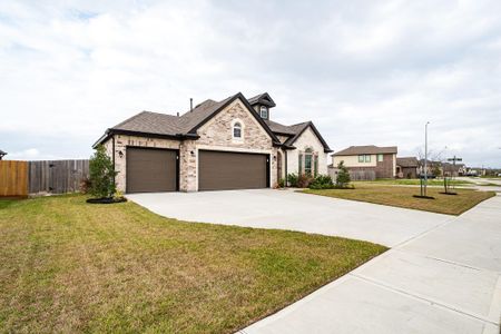 New construction Single-Family house 15359 Spring Lake Ave, Mont Belvieu, TX 77523 plan Juniper II - image