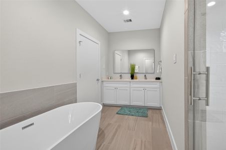 New construction Single-Family house 833 Dorchester St St, Unit E, Houston, TX 77022 - image 7