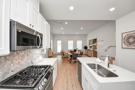 New construction Single-Family house 1047 Glenn Ave, Houston, TX 77088 - image 14