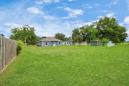 New construction Single-Family house 1110 Thrift St, El Campo, TX 77437 - image