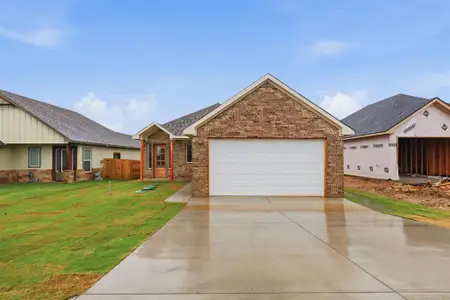 New construction Single-Family house 1413 Ridgeview Cir, Granbury, TX 76048 - image