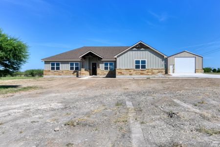 New construction Single-Family house 102 Wild Persimmon Trail, Marion, TX 78124 - photo 0