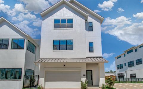 New construction Single-Family house 1653 Bingle Road, Houston, TX 77055 - photo 0