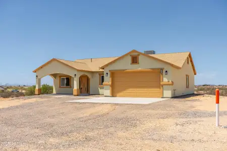 New construction Single-Family house 35684 W Chipman Rd, Tonopah, AZ 85354 - image