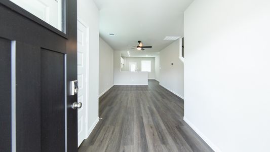 New construction Single-Family house 14011 Mount Hunter Dr, Willis, TX 77318 plan The Woodland - image 7