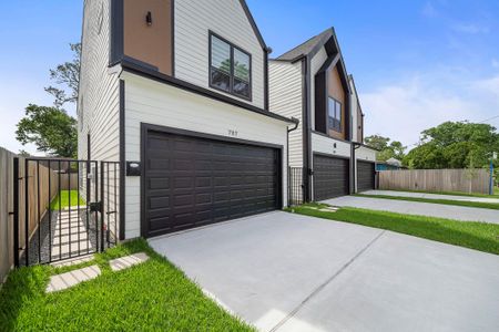 New construction Single-Family house 7117 Goforth St, Houston, TX 77021 - image 1