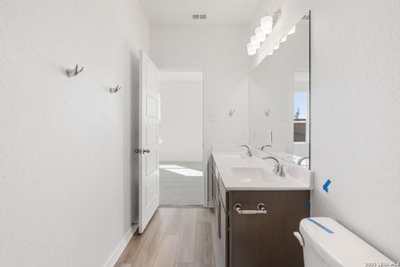 New construction Single-Family house 10042 Jagger Ave, Converse, TX 78109 plan 1243 Modeled - image 10