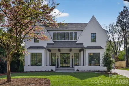New construction Single-Family house 914 Edinburgh Ln, Charlotte, NC 28209 - image