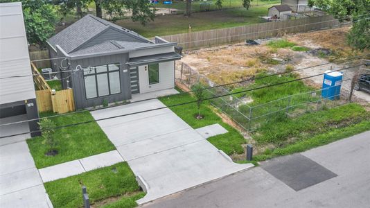 New construction Single-Family house 1277 Dewalt St, Houston, TX 77088 - image