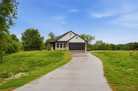 New construction Single-Family house 420 E Ball St, Tom Bean, TX 75491 - image