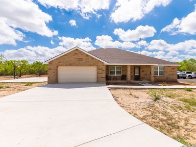 New construction Single-Family house 384 Cr 124, Floresville, TX 78114 - image