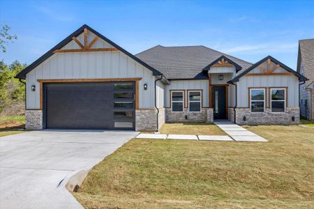 New construction Single-Family house 5607 Belaire Cir, Granbury, TX 76048 - image