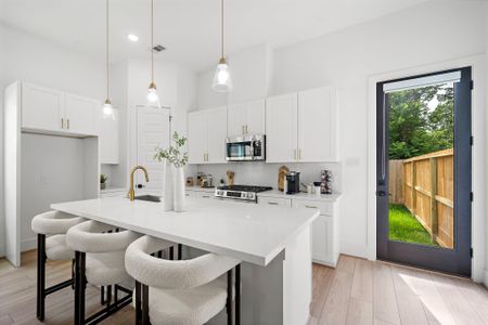 New construction Single-Family house 7117 Goforth St, Houston, TX 77021 - image 5