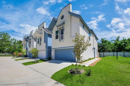 New construction Single-Family house 1047 Glenn Ave, Houston, TX 77088 - image 11