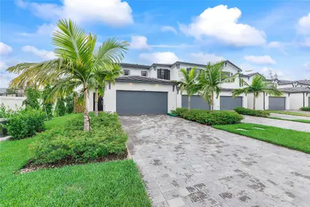 New construction Single-Family house 4973 Oakmont Dr, Dania Beach, FL 33312 - image