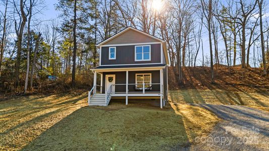 New construction Single-Family house 386 Holtzclaw St, Canton, NC 28716 - image