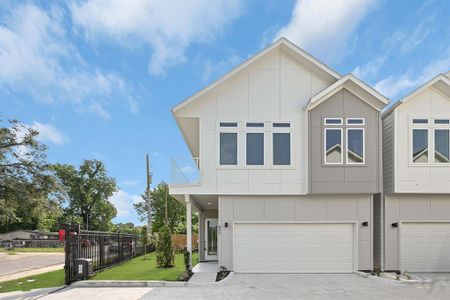 New construction Single-Family house 861 Prosper St, Houston, TX 77088 - photo 0