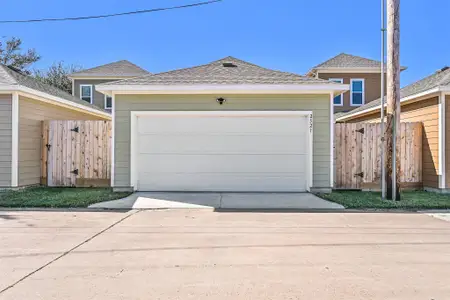 New construction Single-Family house 2521 S Houston Ave, Pearland, TX 77581 - image