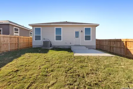 New construction Single-Family house 10037 Jagger Ave, Converse, TX 78109 plan 1243 Modeled - image 4
