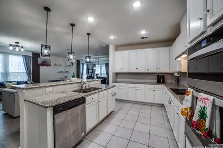 New construction Single-Family house 15323 Danae Bnd, San Antonio, TX 78245 null- photo 7 7