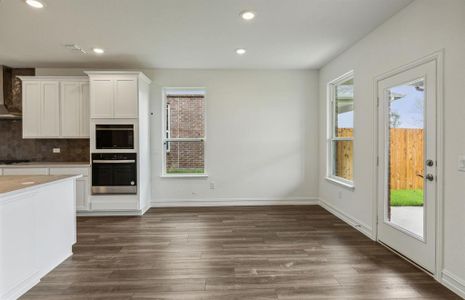 Spacious kitchen*real home pictured