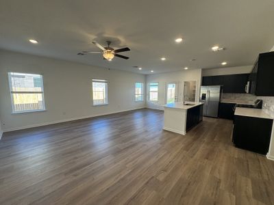 New construction Single-Family house 3725 Pin Oak Hls, Seguin, TX 78155 plan Ford - image 10