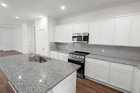 New construction Single-Family house 1241 Point Lookout Dr, Dayton, TX 77535 - image 5