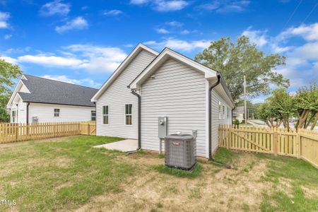 New construction Single-Family house 401 N Raiford St, Selma, NC 27576 null- photo 4 4