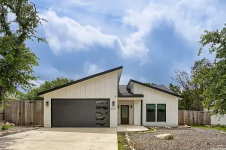 New construction Single-Family house 673 Mockingbird Cv, Spring Branch, TX 78070 - image