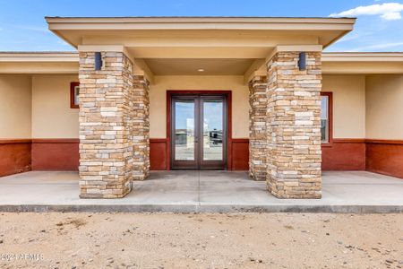 Front Patio w Stacked Stone!