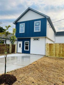 New construction Single-Family house 6612 Shotwell Street, Houston, TX 77016 - photo 0