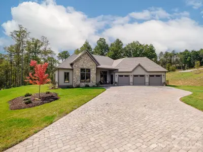 New construction Single-Family house 422 Ascension Vly, Horse Shoe, NC 28742 - image