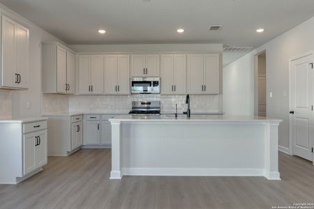 New construction Single-Family house 137 Beveridge, Seguin, TX 78155 plan Alyssa - image 5