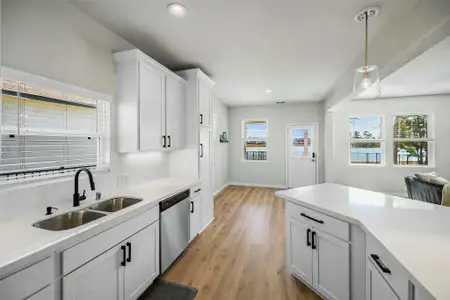 New construction Single-Family house 427 Shoreview Dr, Conroe, TX 77303 - image 12