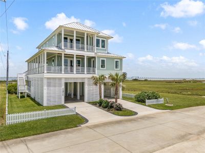 New construction Single-Family house 1611 Brown Pelican Bnd, Galveston, TX 77554 - image