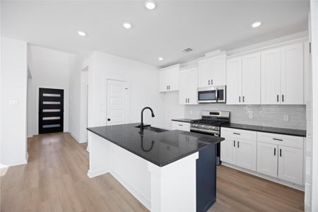 New construction Single-Family house 431 Kendall Crest Dr, Alvin, TX 77511 plan Christina - image 8