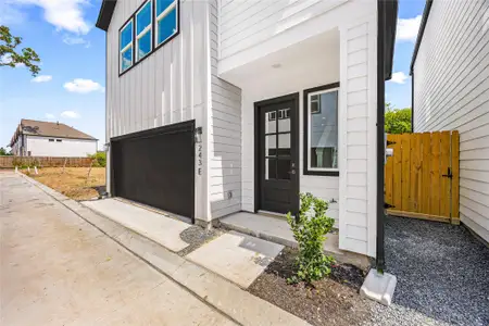New construction Single-Family house 243 Rebecca St, Unit E, Houston, TX 77022 - image