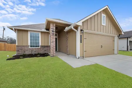 New construction Single-Family house 121 Adaline Bnd, McGregor, TX 76657 plan The 1443 - image