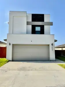 New construction Single-Family house 4031 Colibri, Laredo, TX 78046 - image